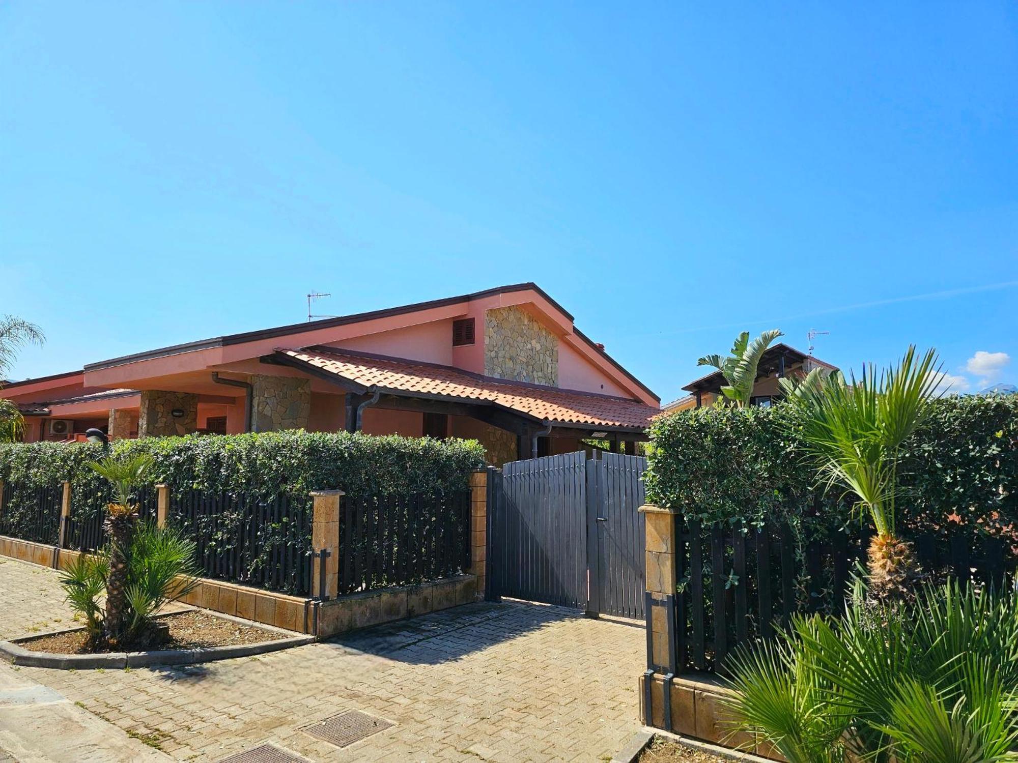 Costa Mediterranea Holiday Homes Campofelice Di Roccella Luaran gambar