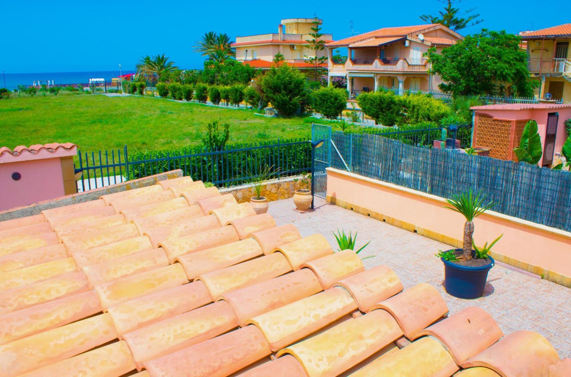 Costa Mediterranea Holiday Homes Campofelice Di Roccella Luaran gambar