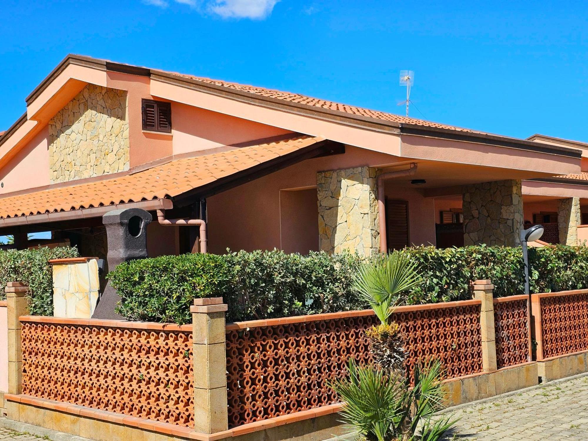 Costa Mediterranea Holiday Homes Campofelice Di Roccella Luaran gambar